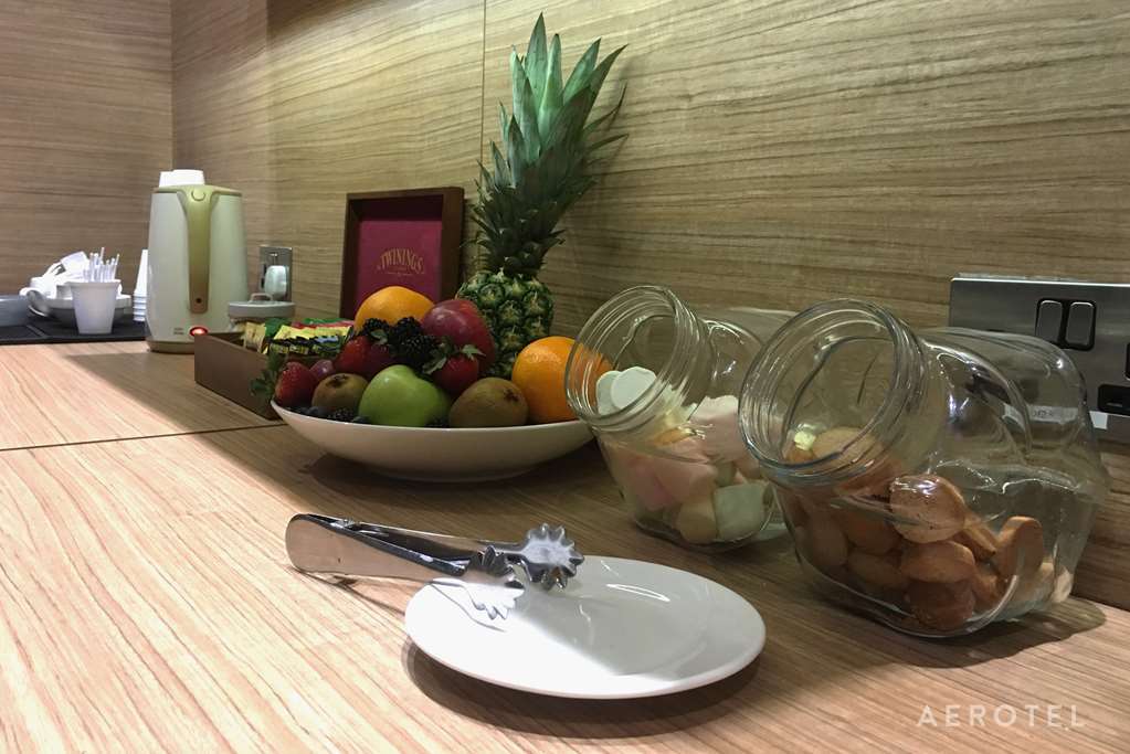 Abu Dhabi Airport Hotel T1 International Departures 레스토랑 사진